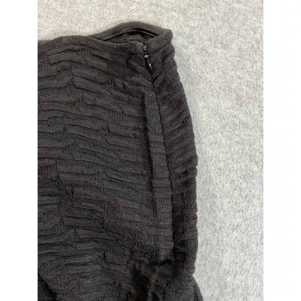 St. John Couture Black Textured Knit Pencil Skirt Size 10 Made in USA 2326